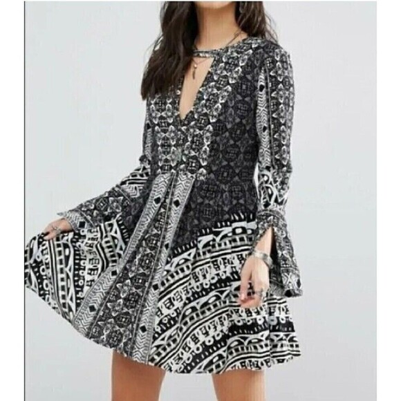 Free People Deep V Keyhole Swingy Tegan Boarder Dress Sz 2 Split Cuffs - Picture 4 of 5